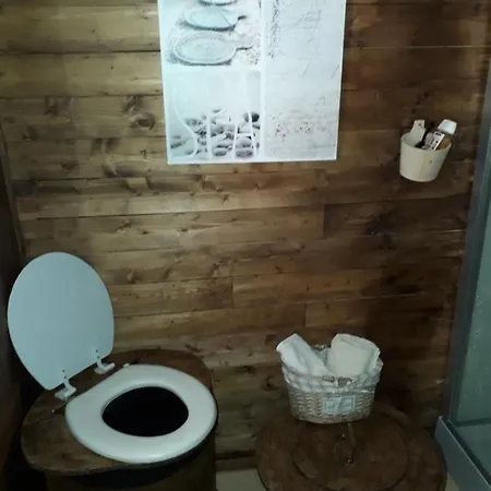 Cabane * Mayres (Puy-de-Dome)